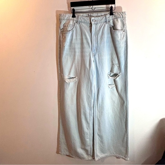 DIVIDED Sz 16 Jeans Wide Leg Distressed Light Wash High Rise Zipper NEW WITH TAG - Picture 2 of 12